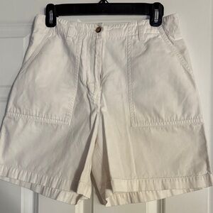 Jones New York Women's white Bermuda SHORTS with front and back pockets